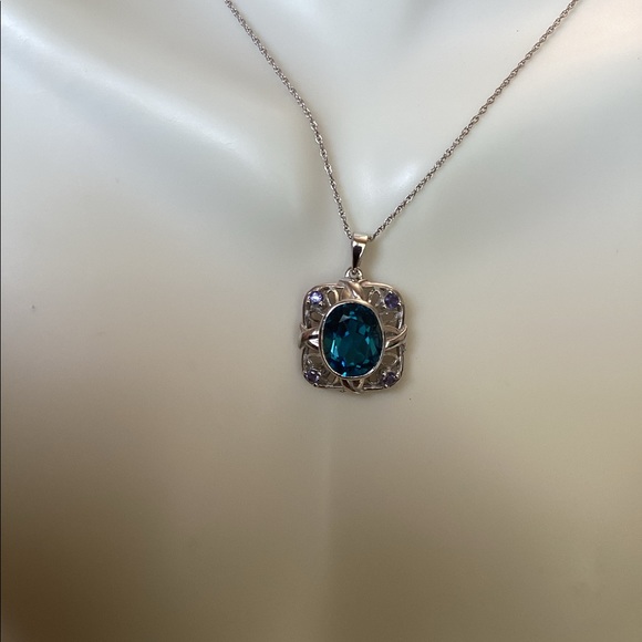 10k, LONDON BLUE TOPAZ PENDENT - Picture 5 of 5